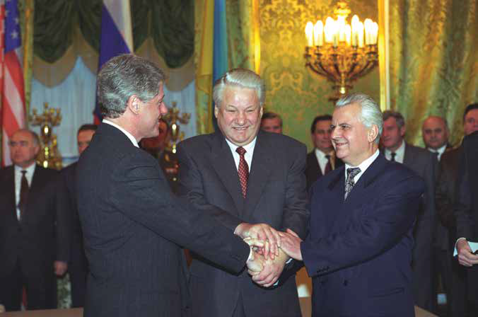 U.S. President Clinton, Russian President Yeltsin, and Ukrainian President Kravchuk after signing the Trilateral Statement on Jan. 1994.